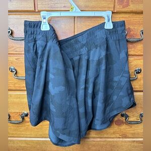 Track That Mid-Rise Line Short 5”